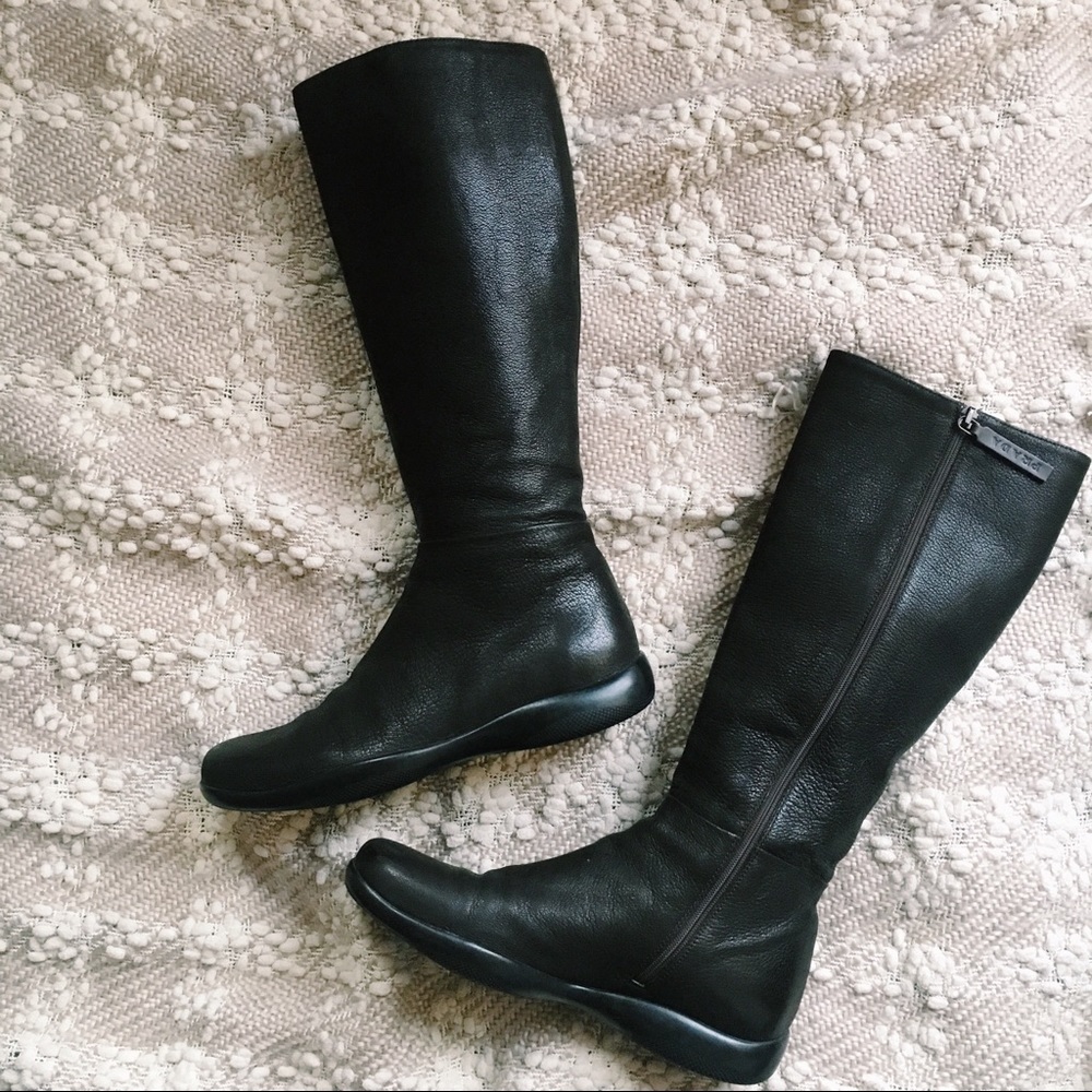 *final price drop* PRADA boots || dark brown ||